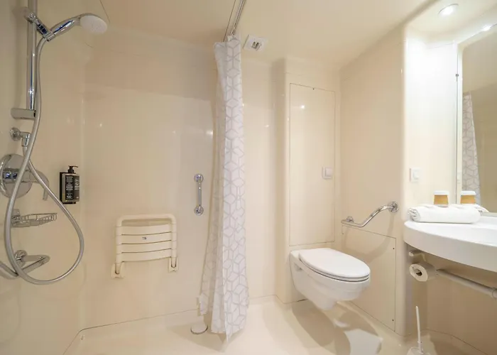 福尔巴克中心宜必思快捷酒店 2*